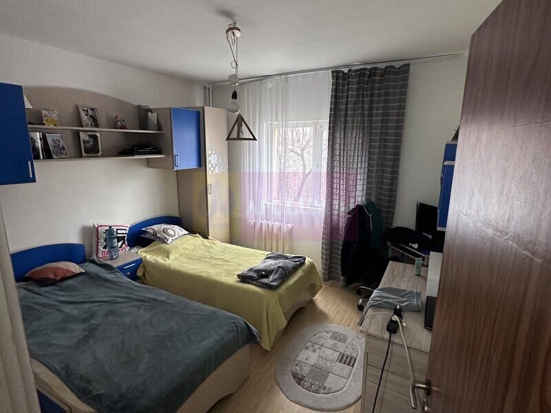 VAnzare apartament 3 camere Basarabia, aproape metrou Costin Georgian